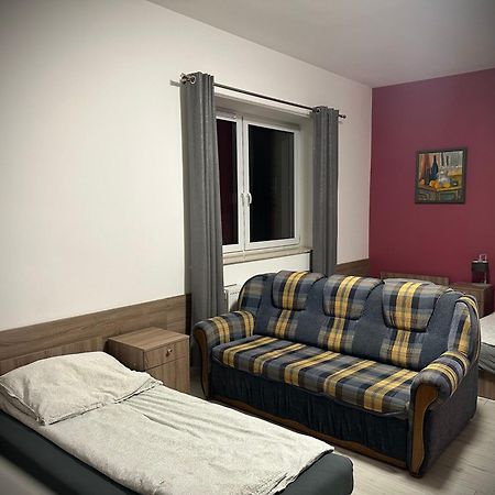 Hostel Sportowa Płońsk Exteriör bild