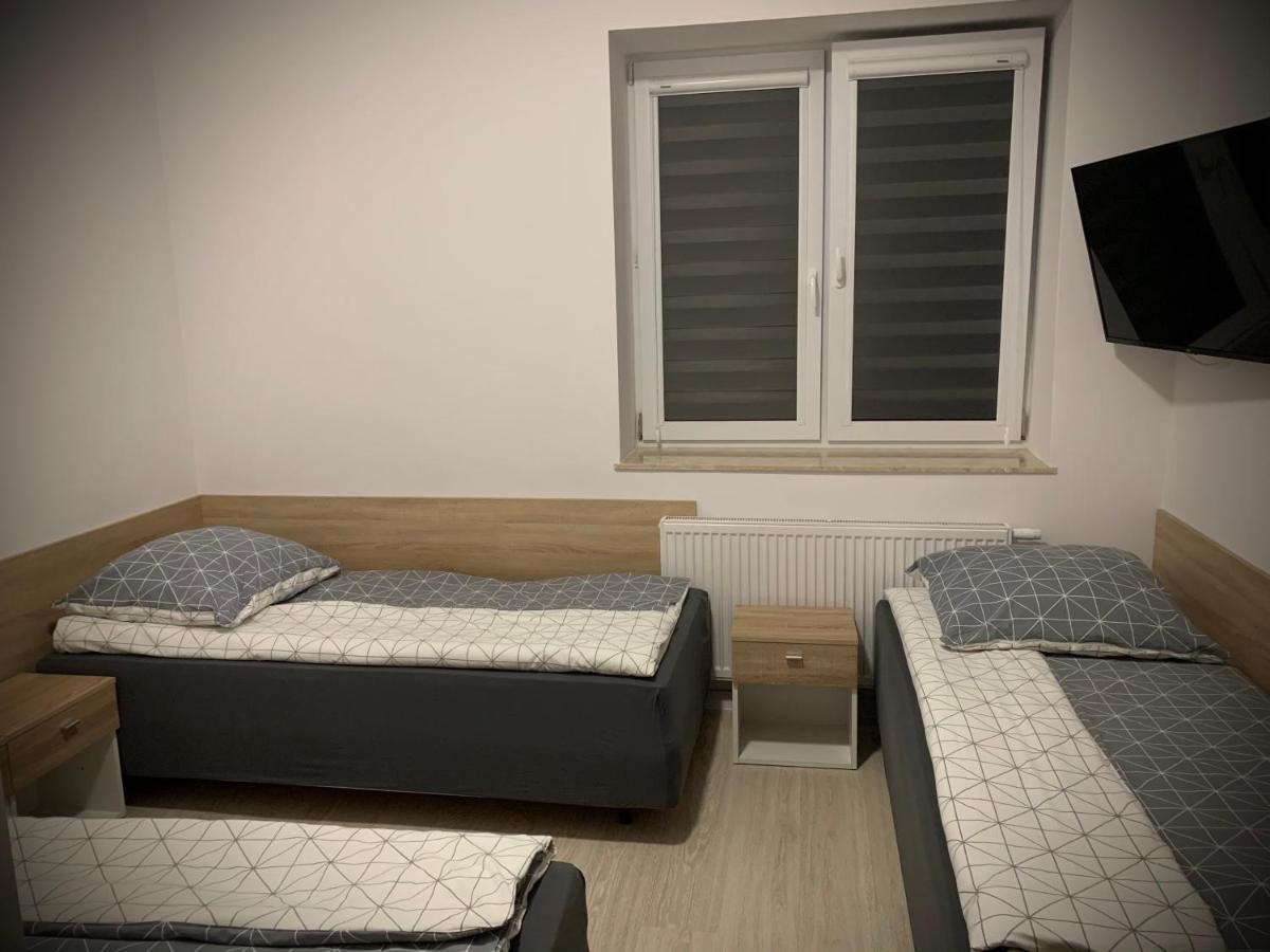 Hostel Sportowa Płońsk Exteriör bild
