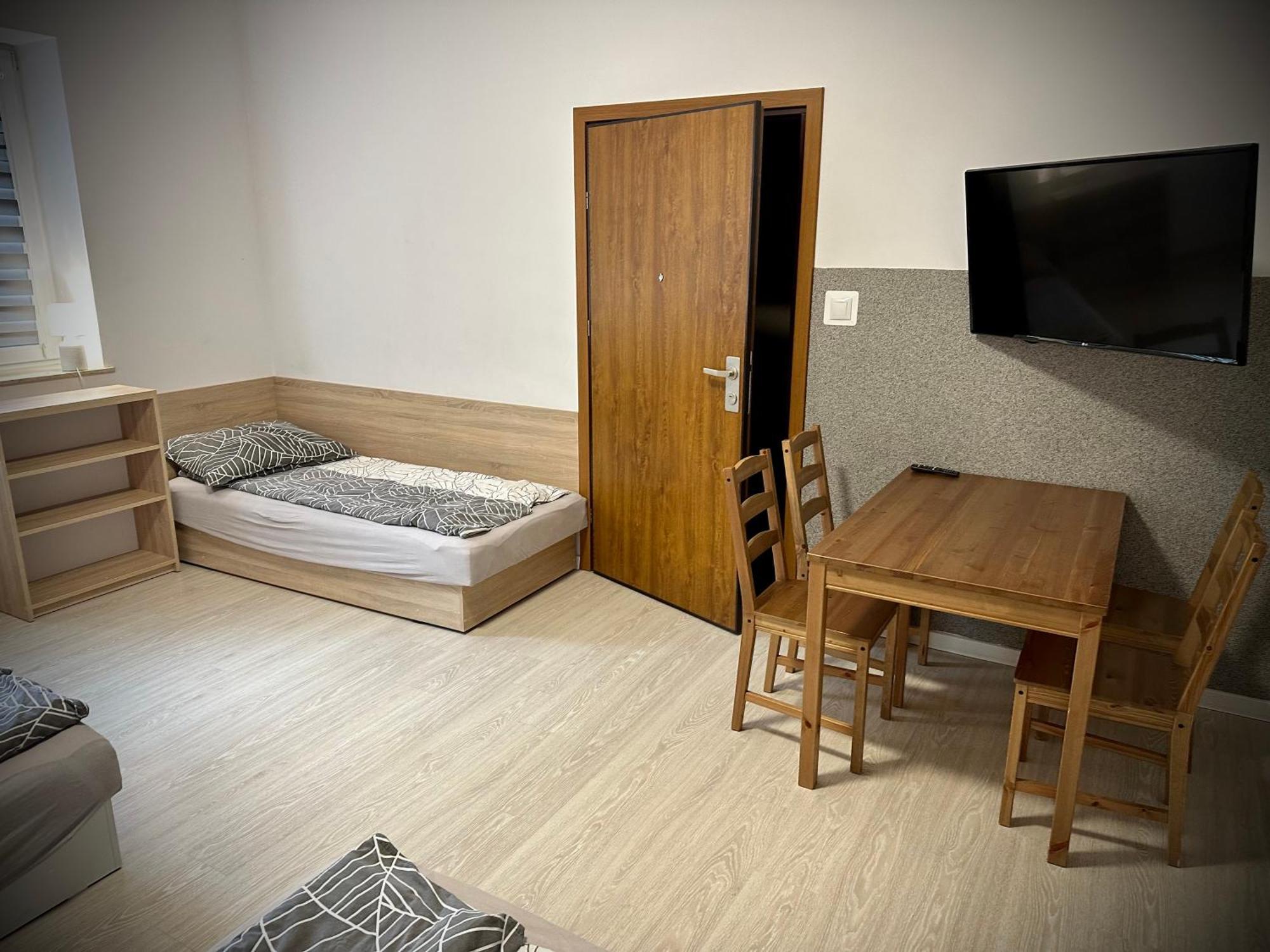 Hostel Sportowa Płońsk Exteriör bild